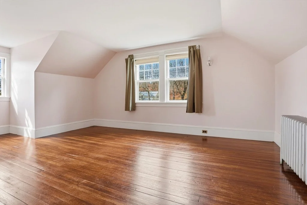 Photo of 242 Lexington Rd