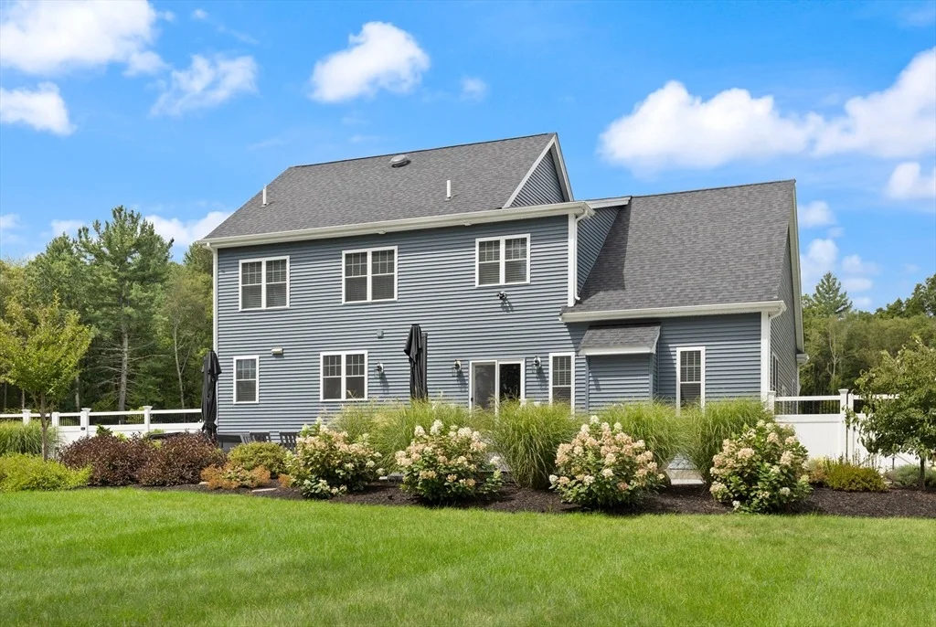 Photo of 10 Applewood Ln