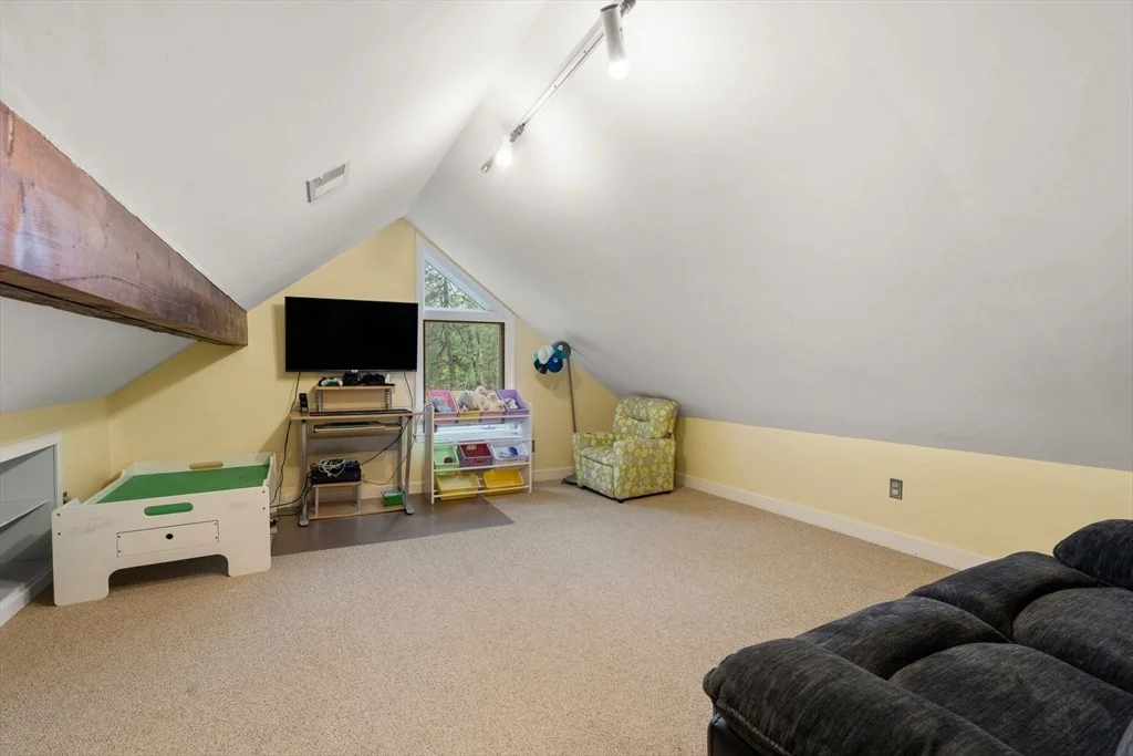 Photo of 4 Deacon Ln