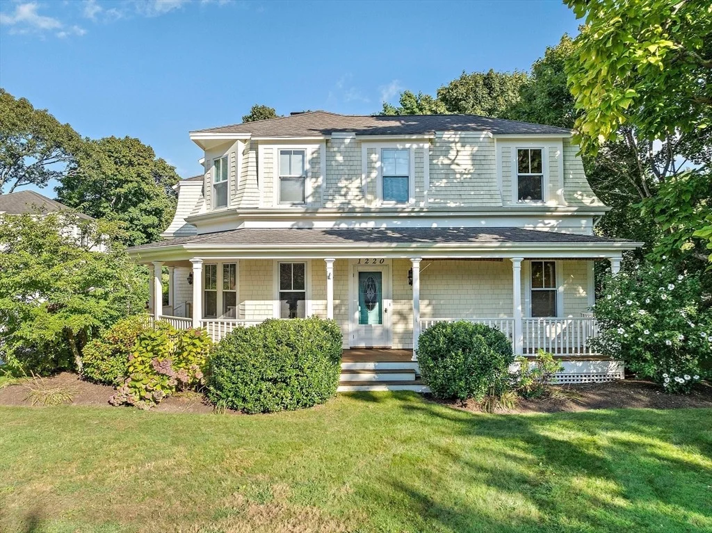 Photo of 1220 Main St