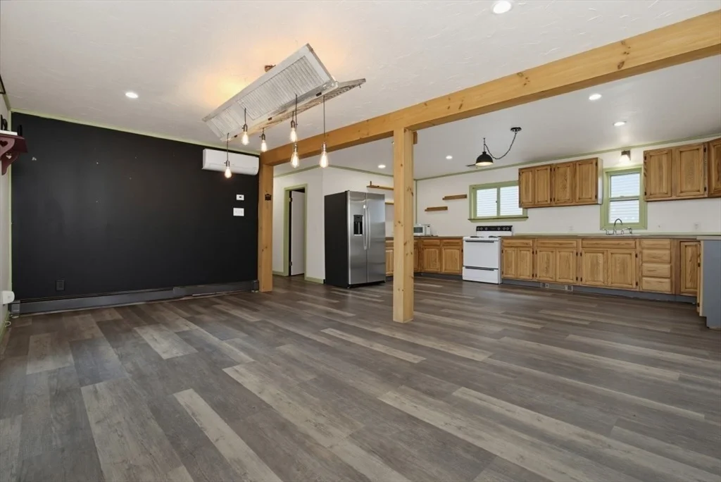 Photo of 71 Box Pond Dr