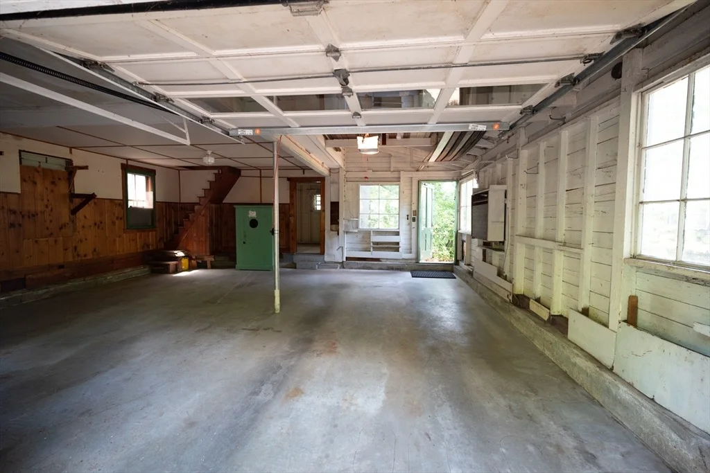 Photo of 320 Fort Pond Rd