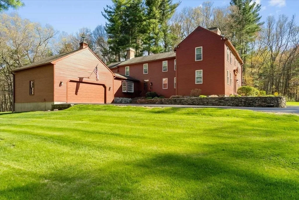 Photo of 9 Bay Path Dr