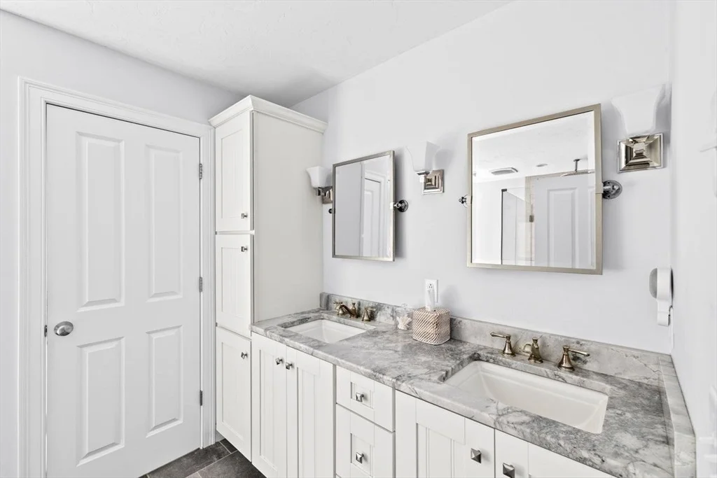 Photo of 10 Evangeline Dr
