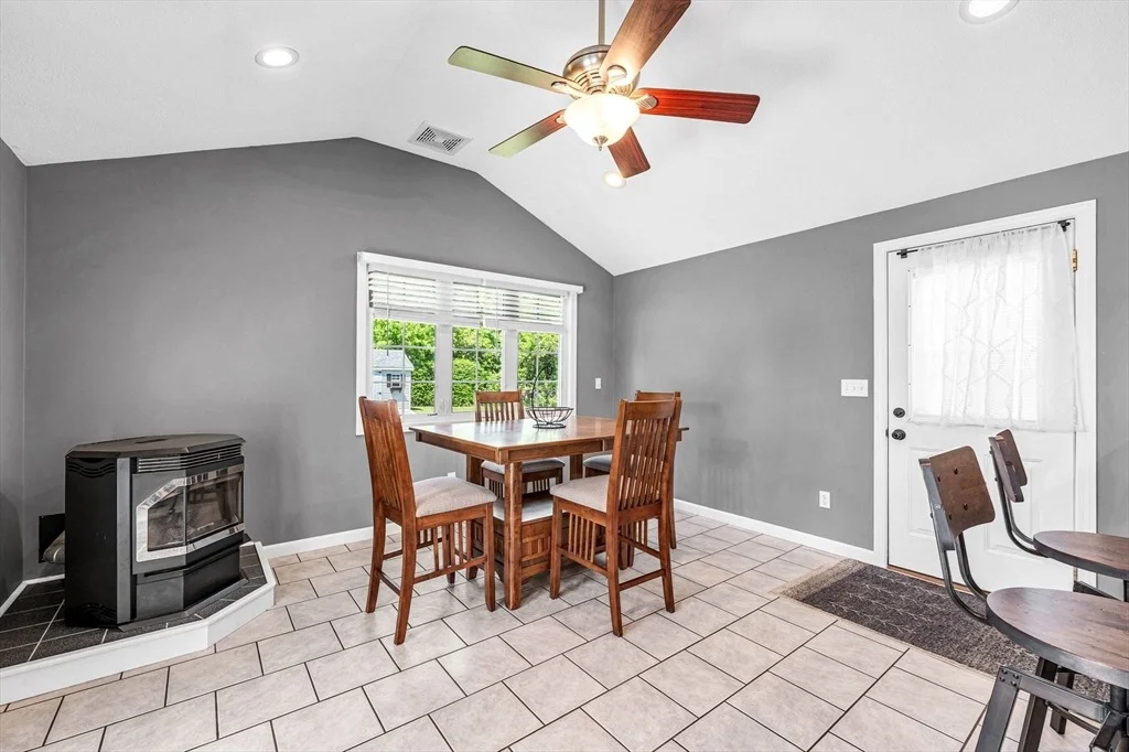 Photo of 46 Rochford Cir