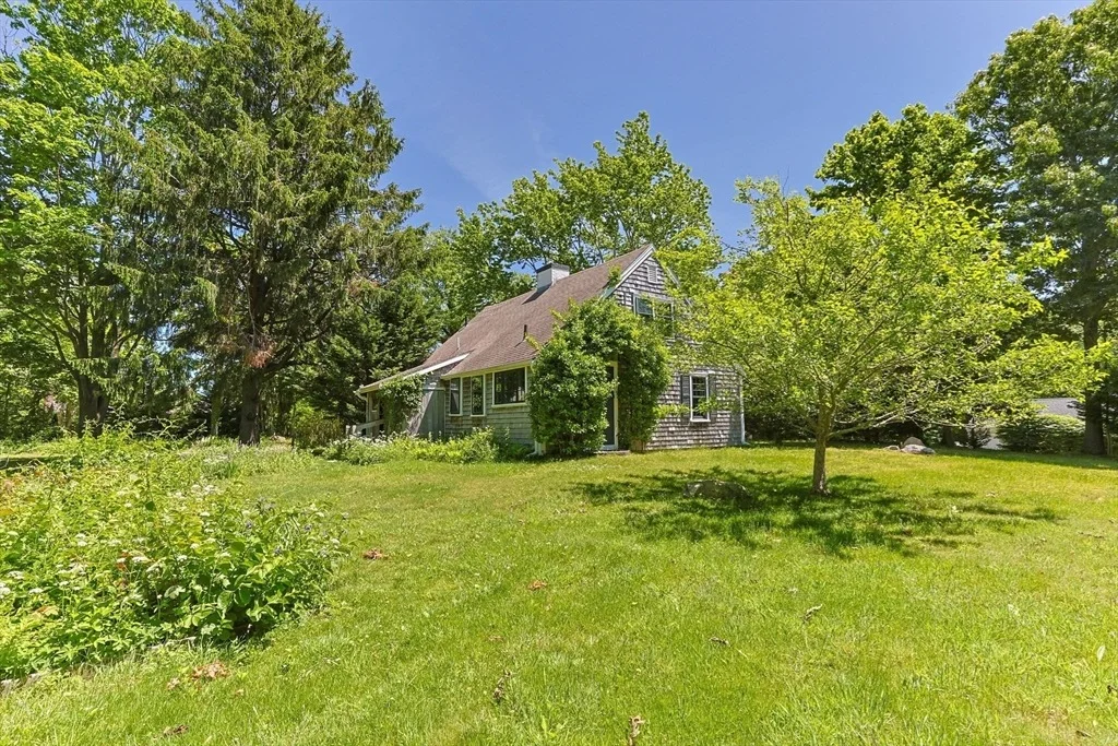 Photo of 417 Commerce Rd