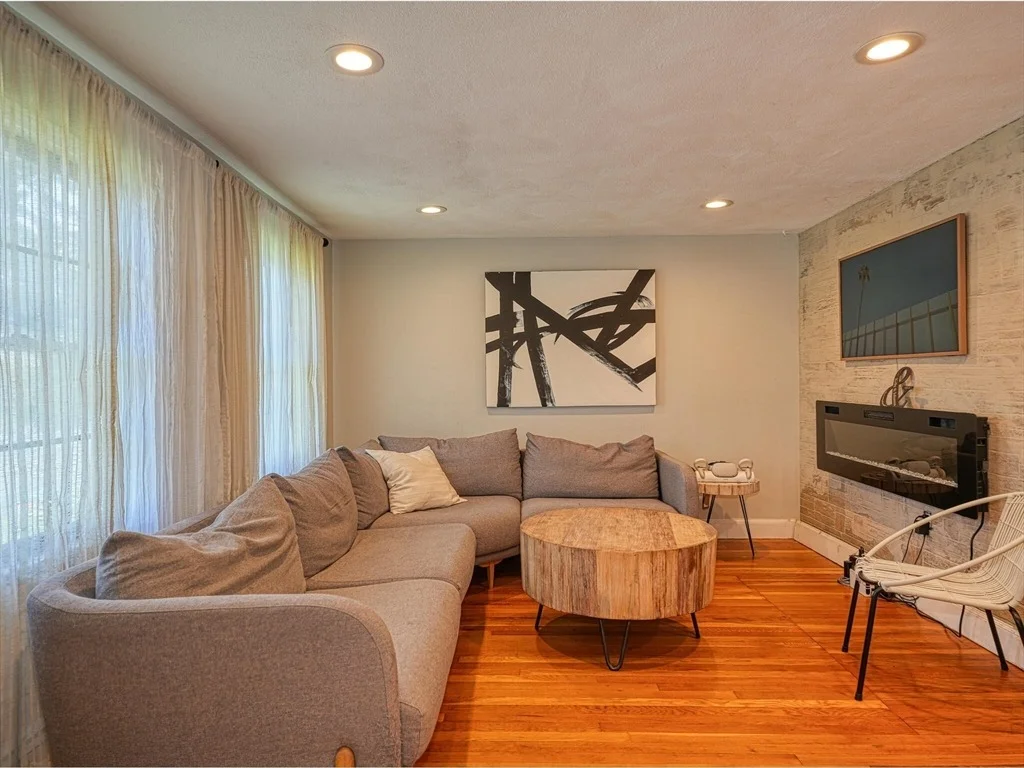 Photo of 19 Mohawk Rd
