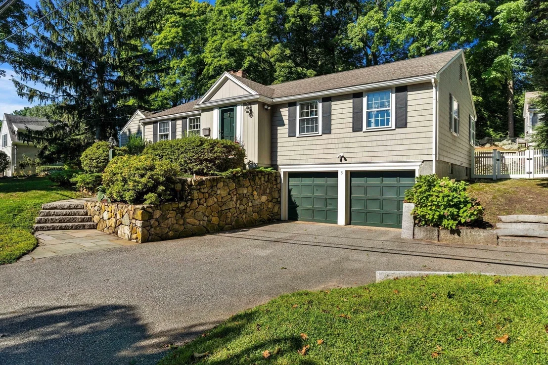 Photo of 5 Willowdale Rd