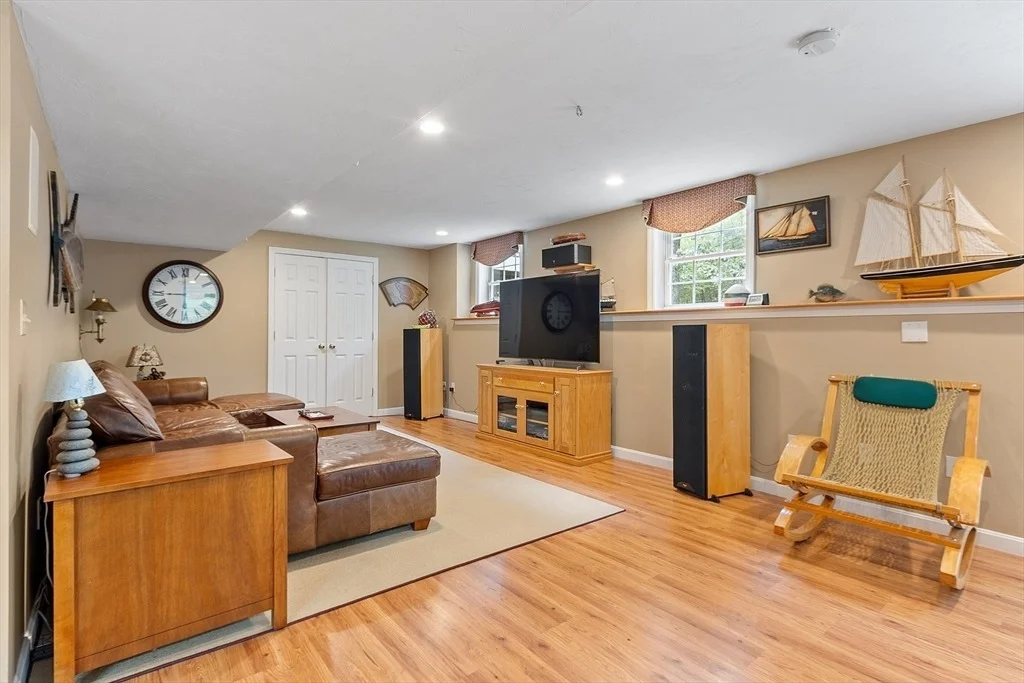 Photo of 6 Winterberry Ln
