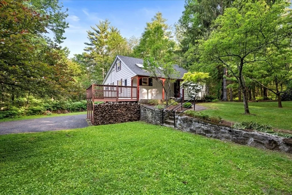 Photo of 39 Mashapaug Rd