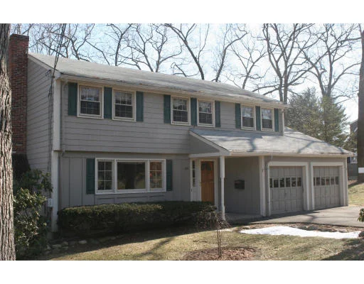 Photo of 140 Parish Rd