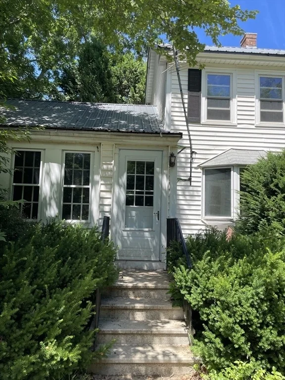 Photo of 239 River Road