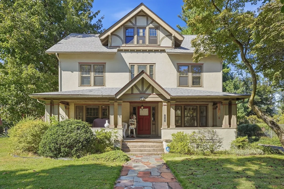 Photo of 98 Bellevue Ave