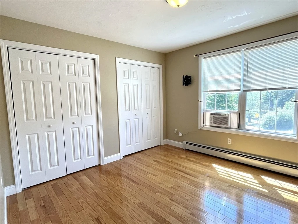 Photo of 1434 Main St