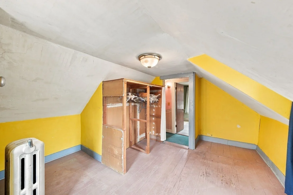 Photo of 128 River St