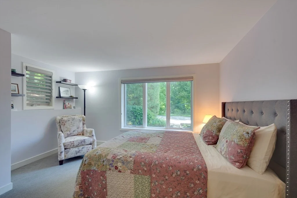 Photo of 15 Fieldstone Dr
