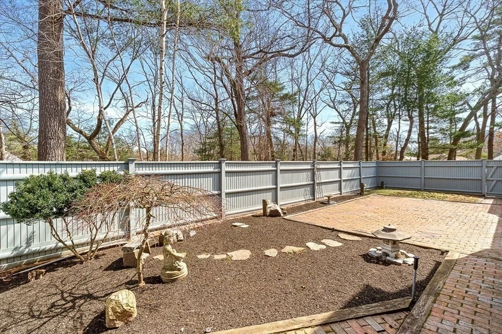 Photo of 2 Liberty Ln