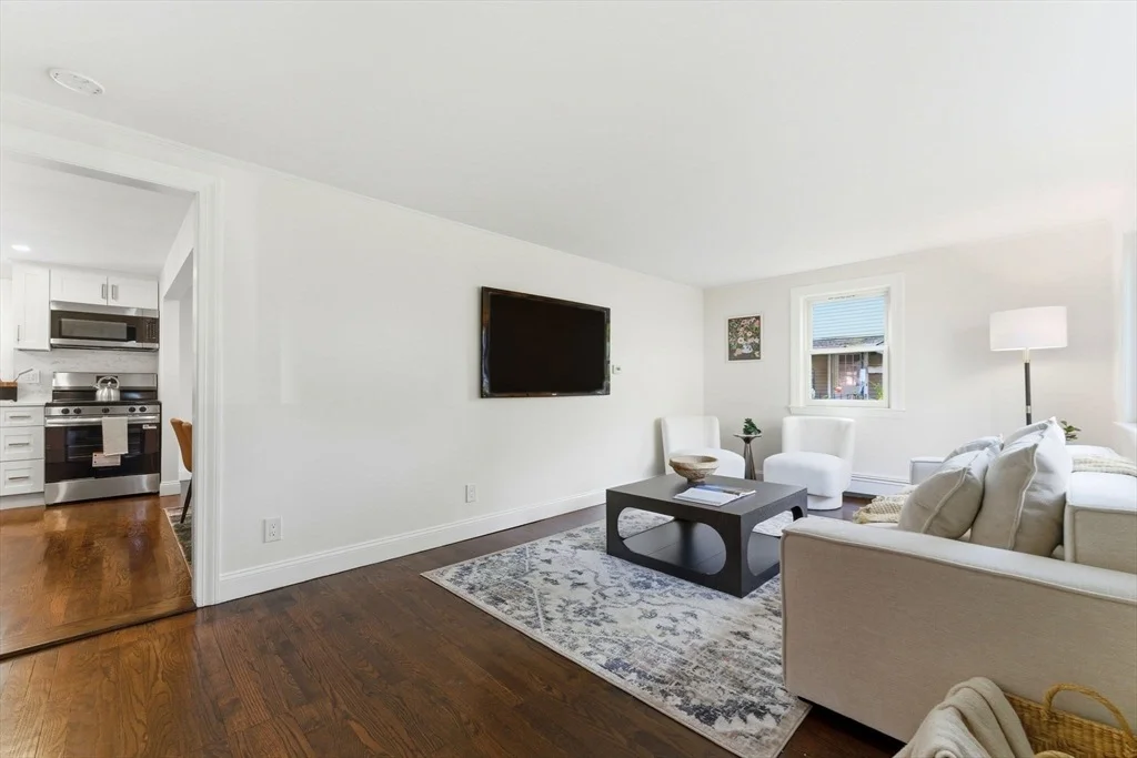Photo of 8 Colonial Rd.