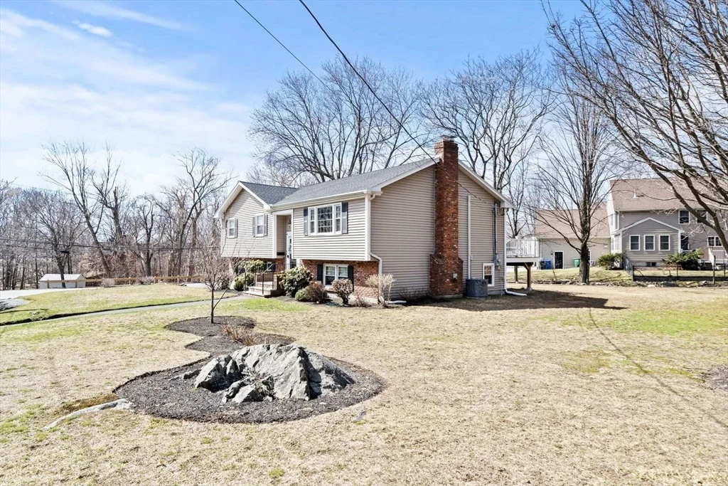 Photo of 75 Whitehall Ln