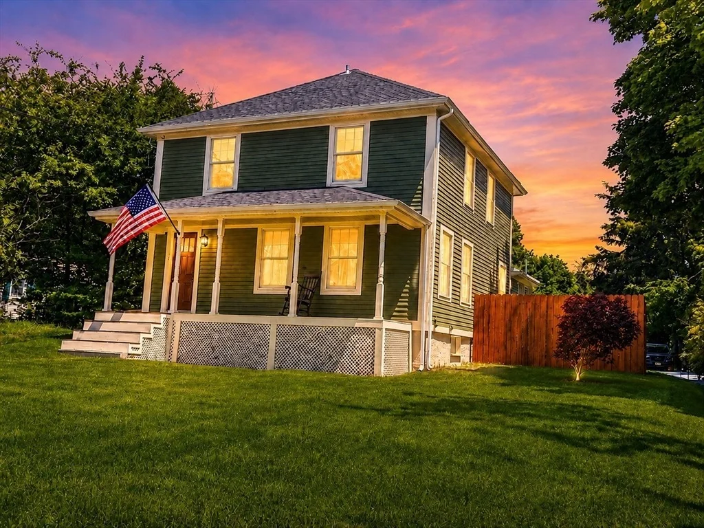 Photo of 10 Great Neck Rd