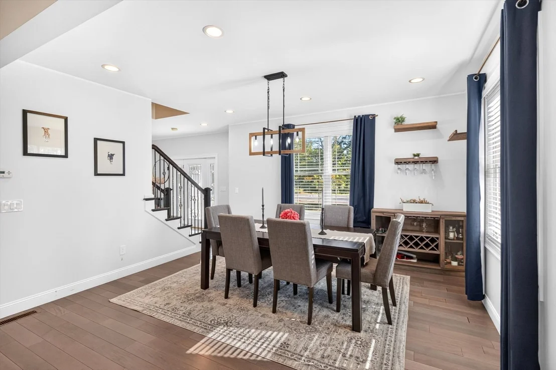 Photo of 537 Southwick Rd