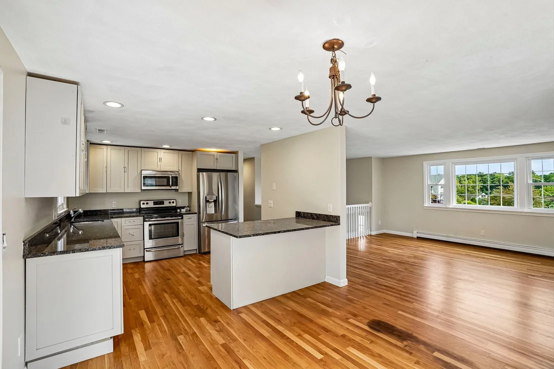 Photo of 7 Nirvana Dr