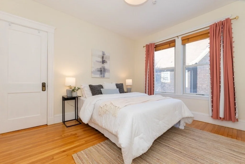 Photo of Unit 2 at 62 Everett St