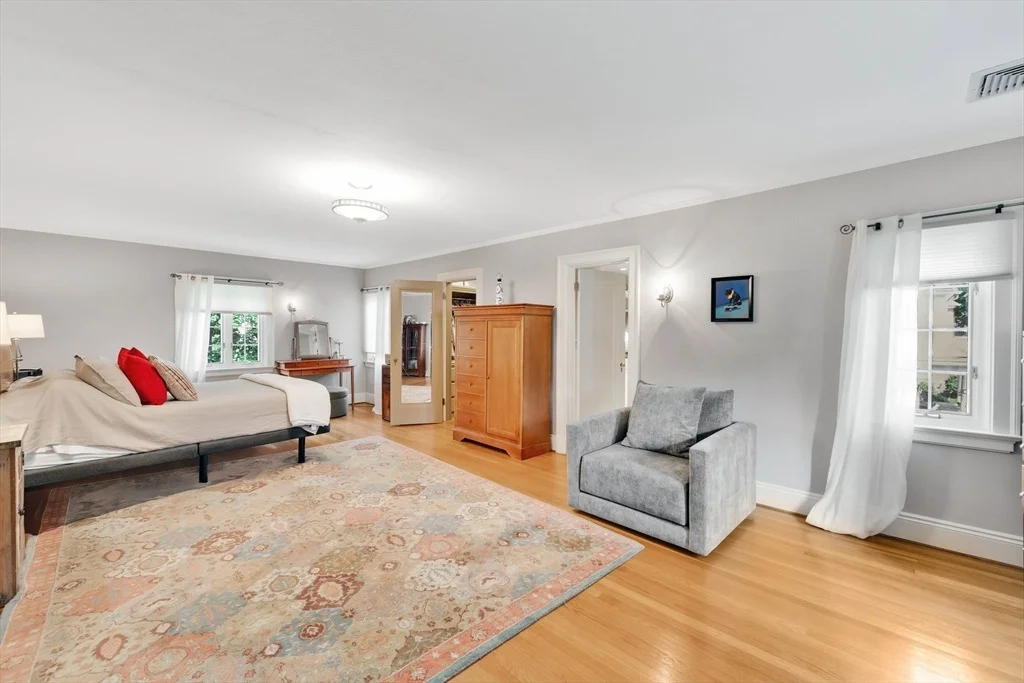 Photo of 44 Meadowbrook Rd