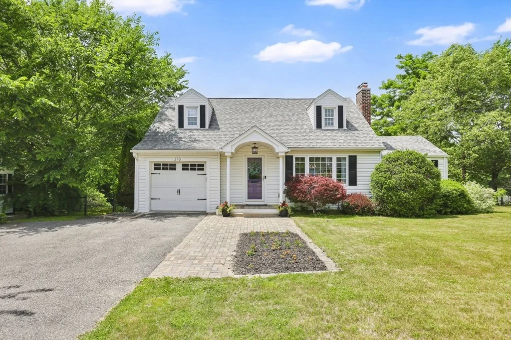 Photo of 378 Roosevelt Ave