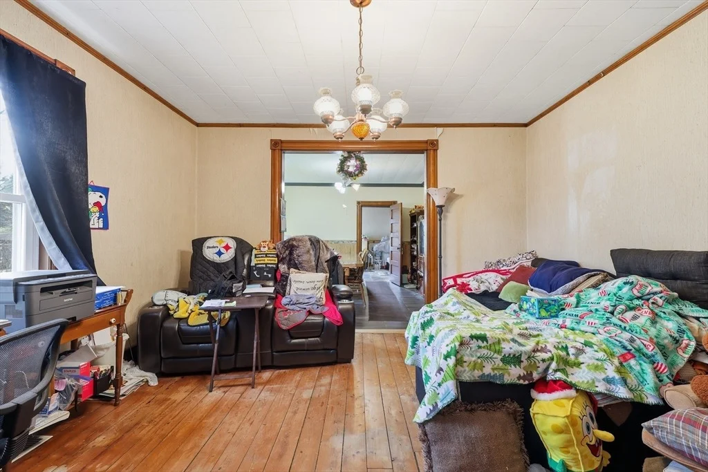 Photo of 84 Middlefield Rd