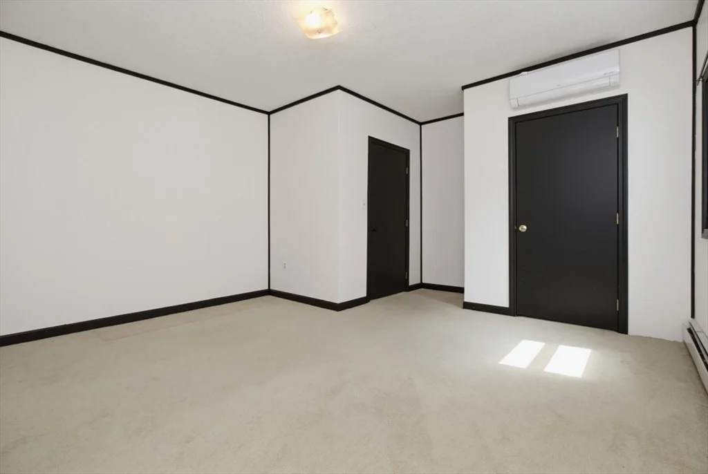Photo of 71 Box Pond Dr
