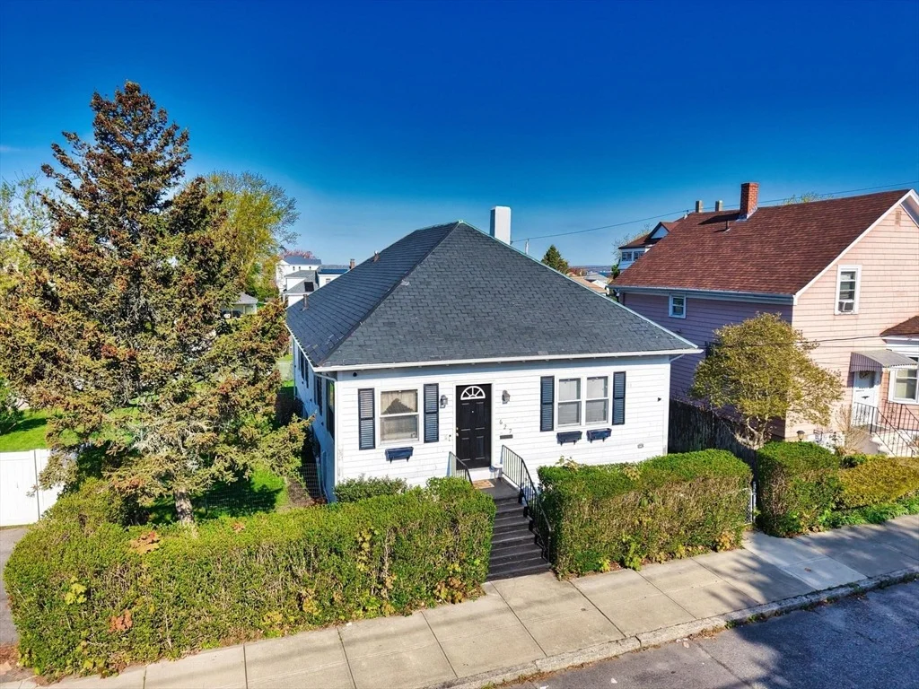 Photo of 627 King St
