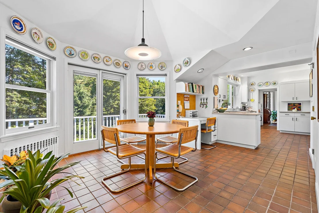 Photo of 8 Oakmount Circle