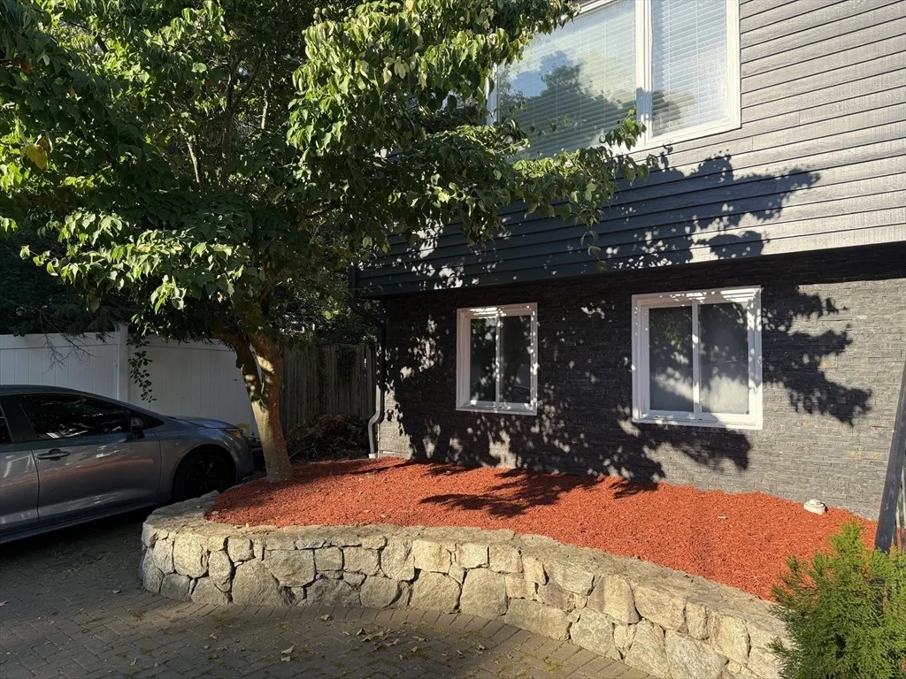 Photo of 2 Temple St