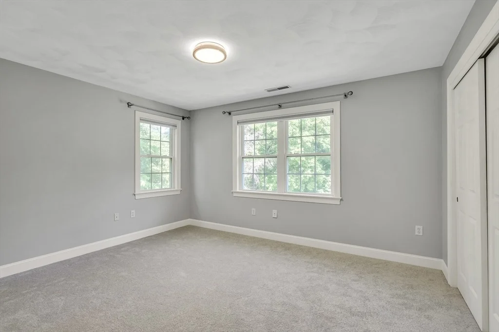 Photo of 4 Carter Dr