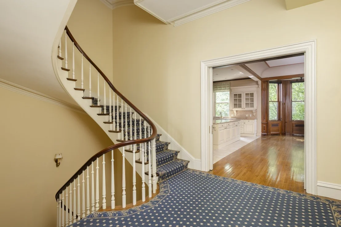 Photo of 129 Commonwealth Avenue