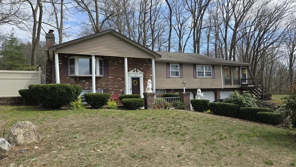 Photo of 142 Marion Cir