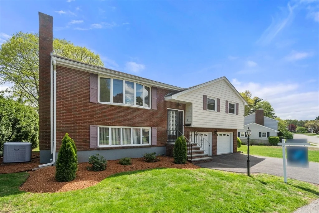 Photo of 16 Fieldstone Dr