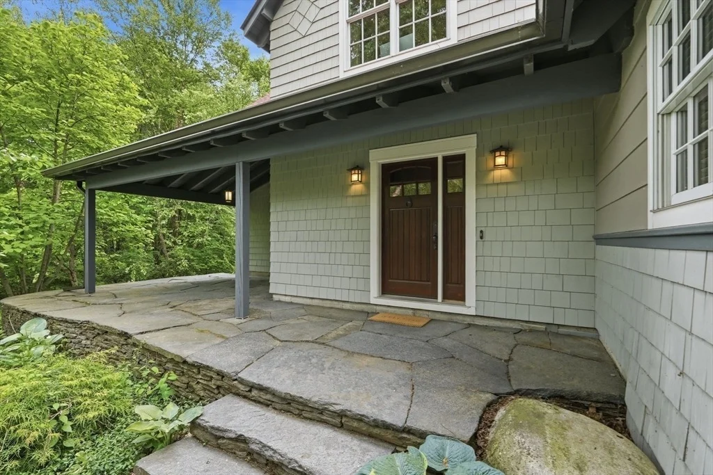 Photo of 18 Eveningstar Dr