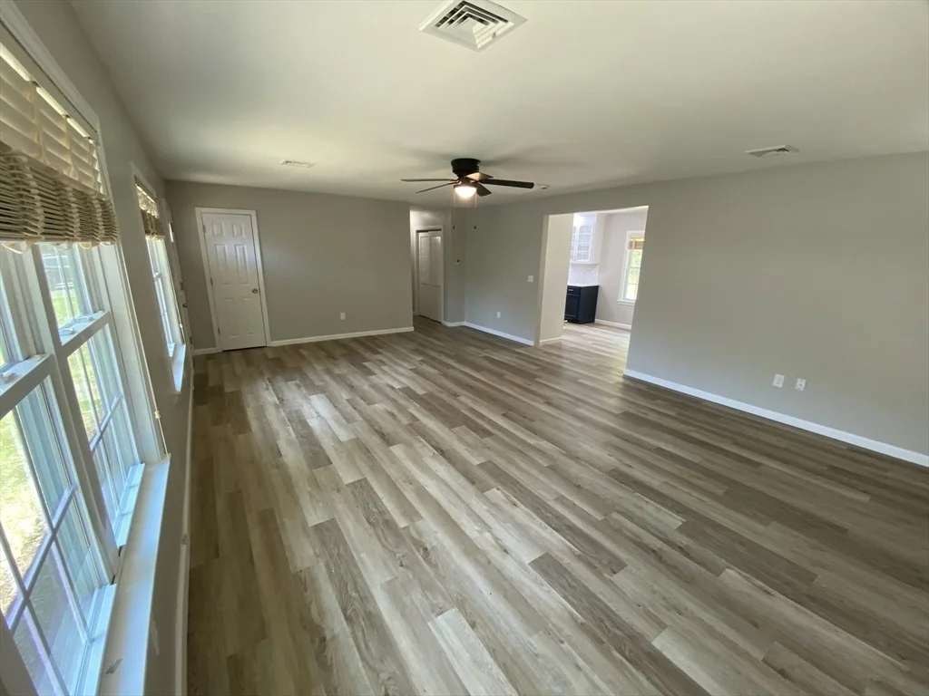 Photo of 915 Bradley Road