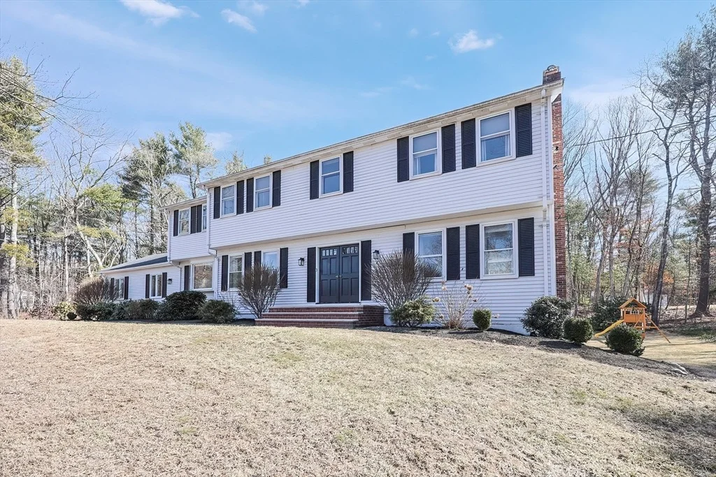 Photo of 8 Chickering Ln