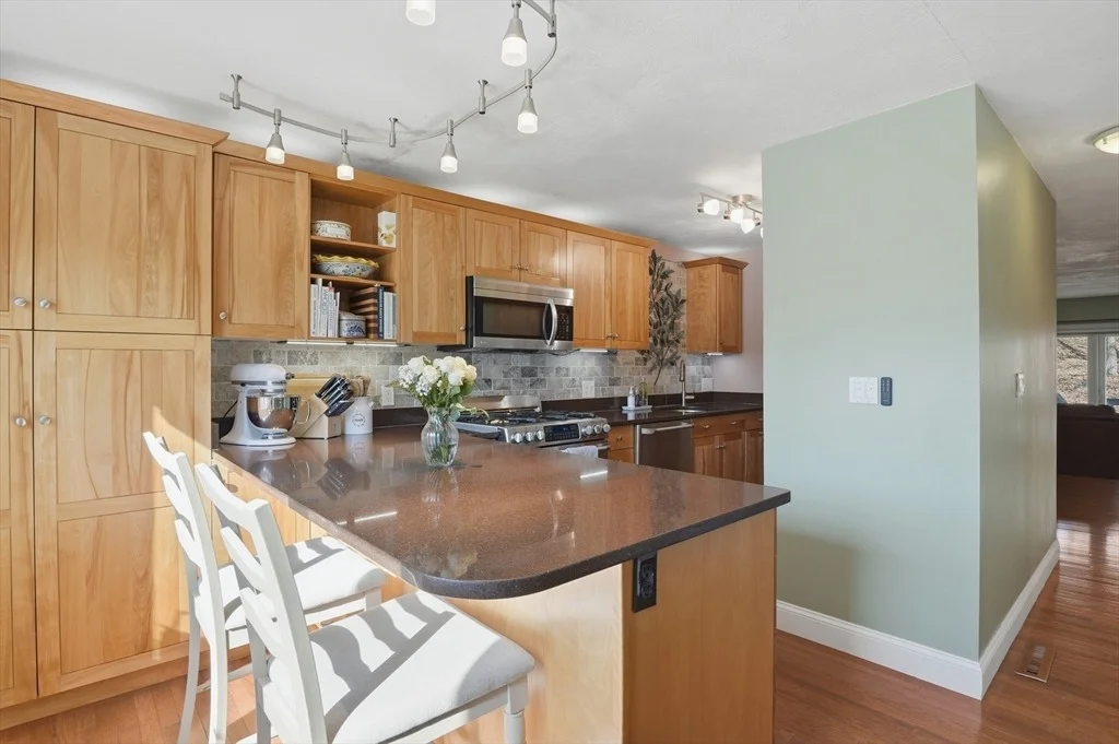 Photo of Unit 701 at 31 Blithewood Avenue
