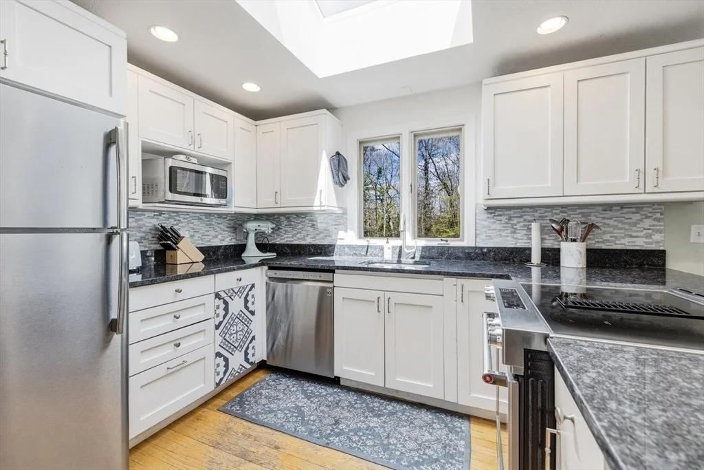 Photo of 1360 Bay Road