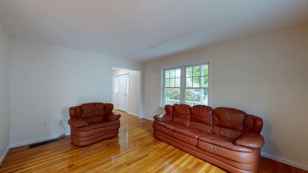 Photo of 8 Westside Dr