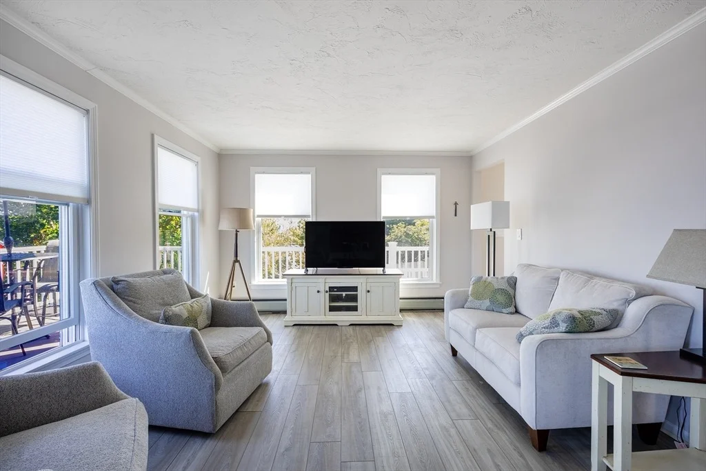 Photo of 38 Point Allerton Ave