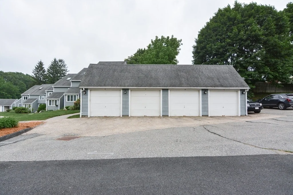 Photo of Unit 106 at 31 Blithewood Avenue
