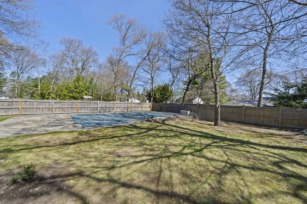 Photo of 75 Erica Dr