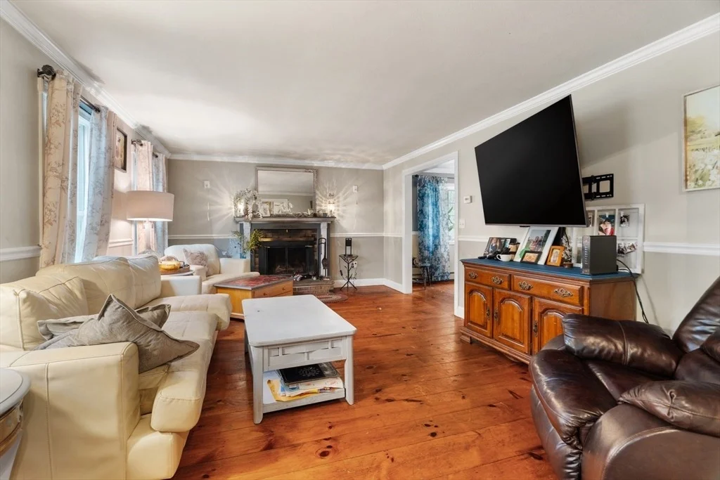 Photo of 1236 Woonsocket Hill Road