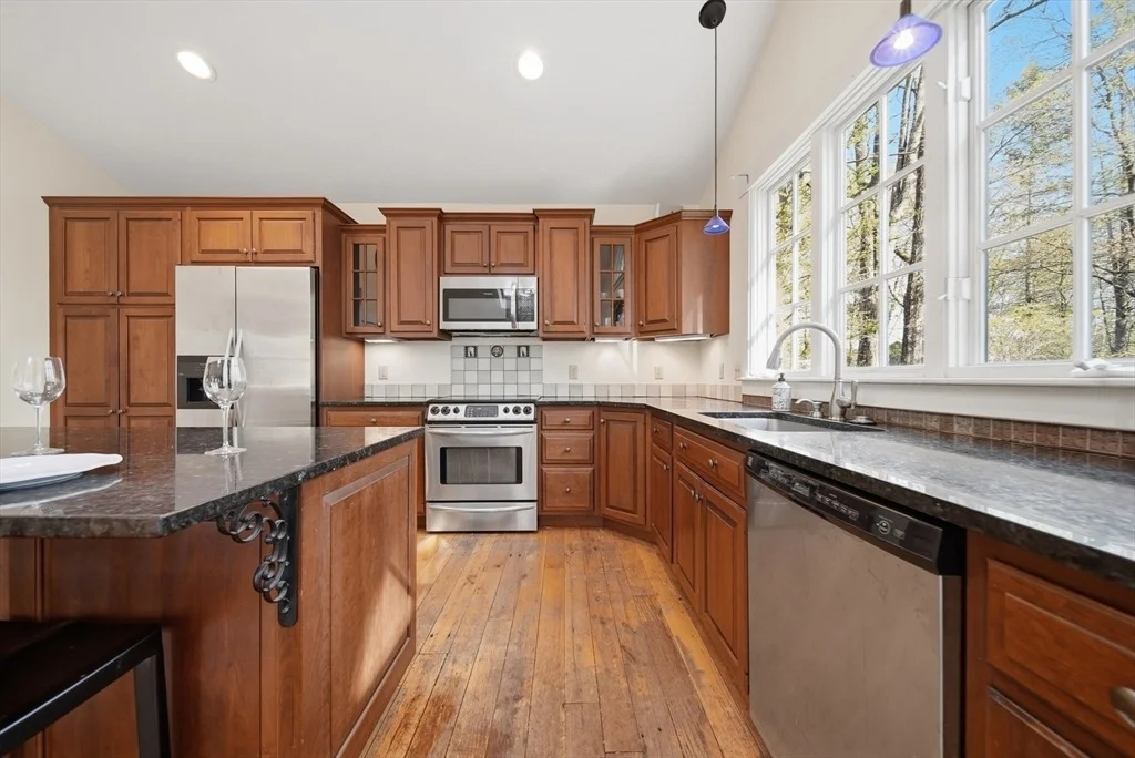 Photo of 1547 Main St