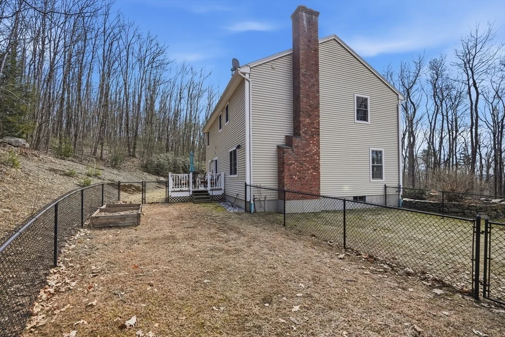 Photo of 1048 Main Rd
